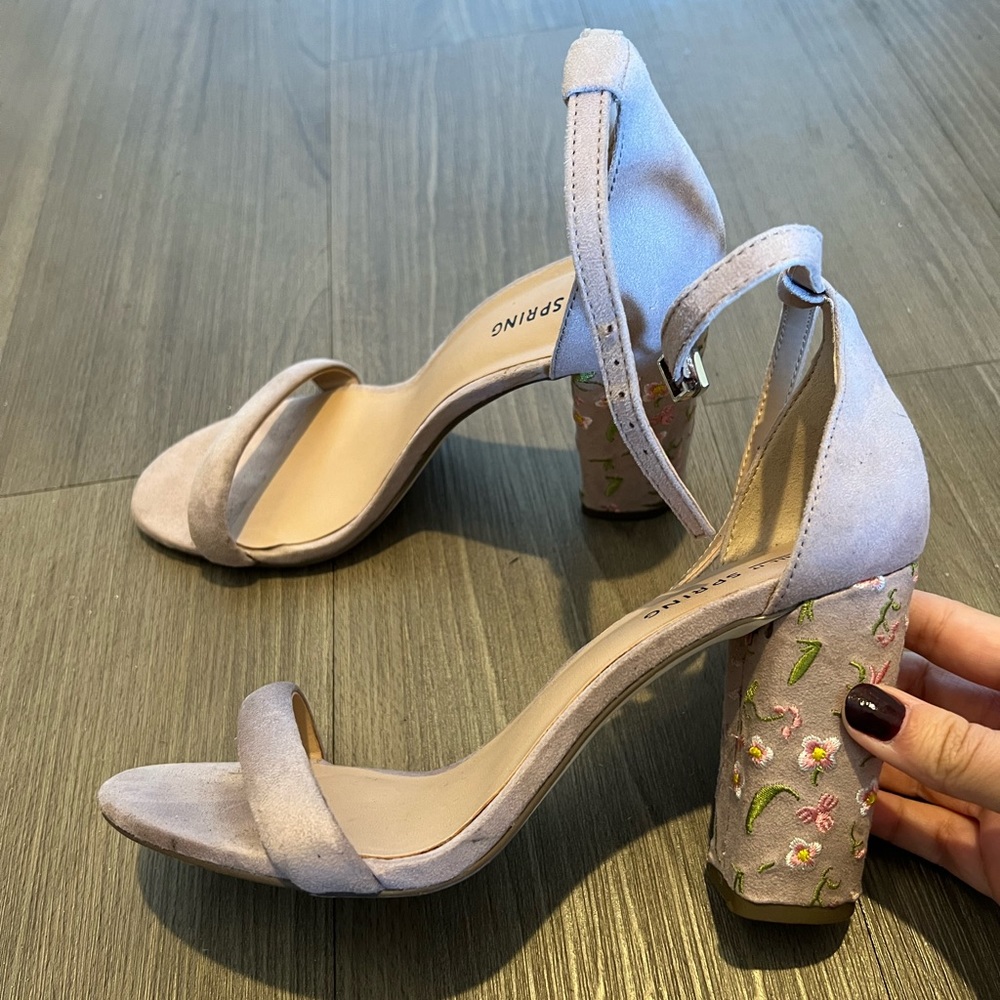 CALL IT SPRING Blush Suede Embroidered Floral Block Heel - US Size 6.5